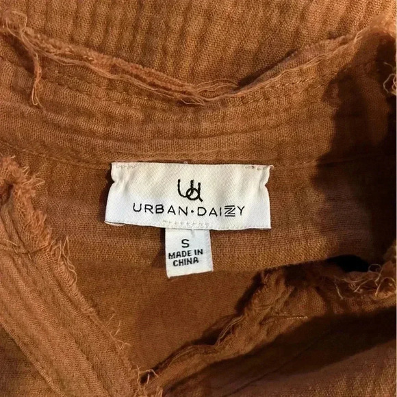 Urban Daizy Button Up - Picture 4 of 8